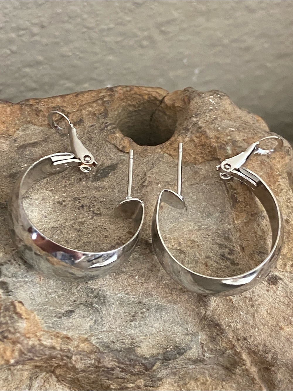 5/$10❤️❤️❤️NEW Silver Tone Zinc Alloy Hoop LeverBack Stud Earrings